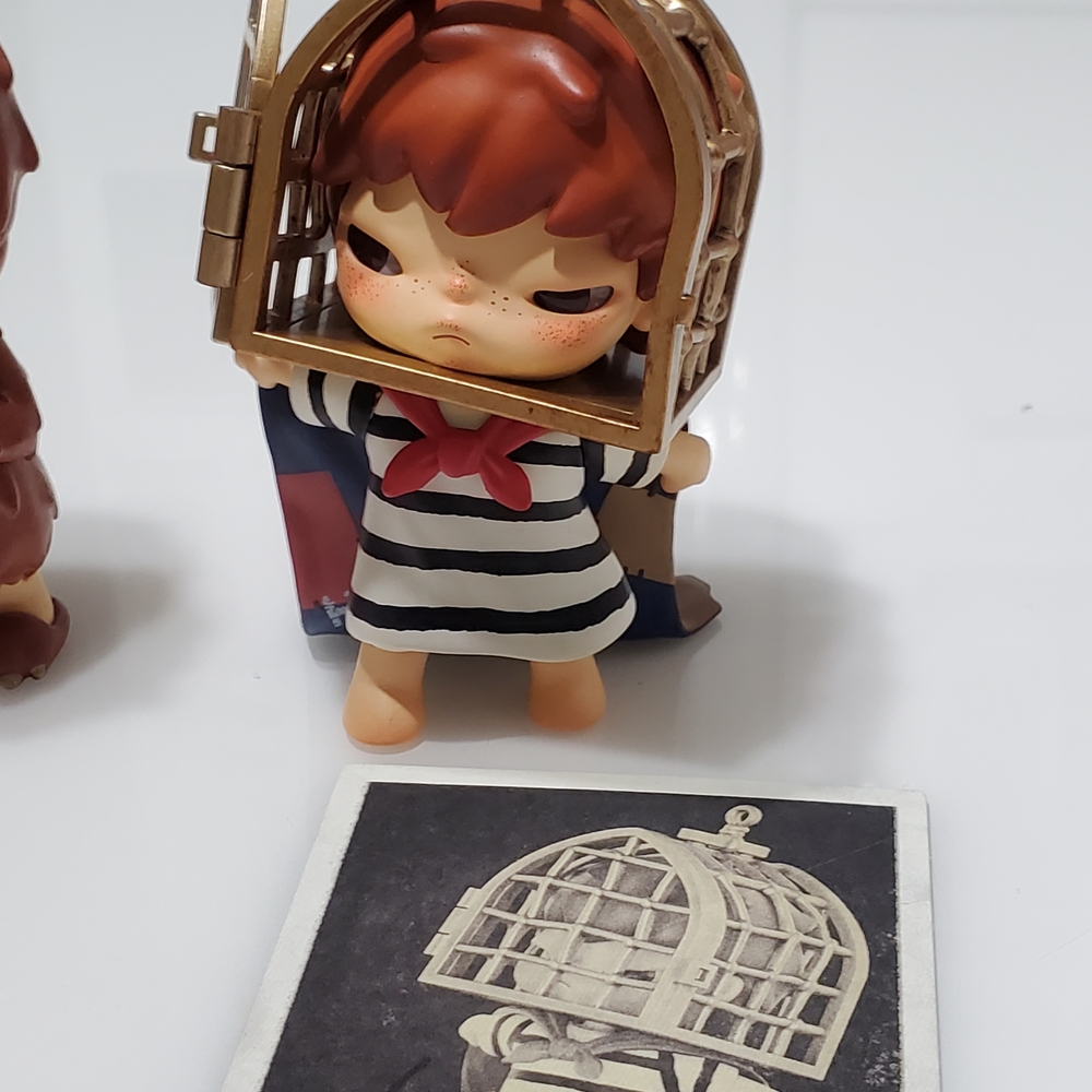 Hirono Caged Bird